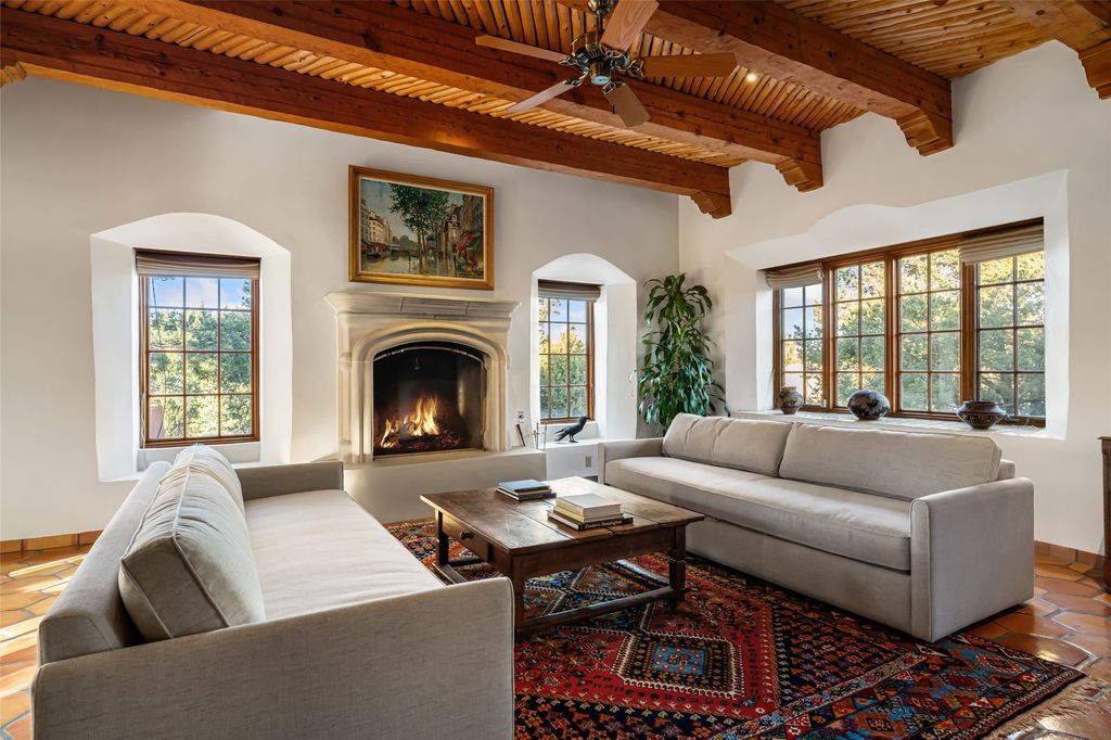 61 Calle San Martin, Santa Fe, NM 87506