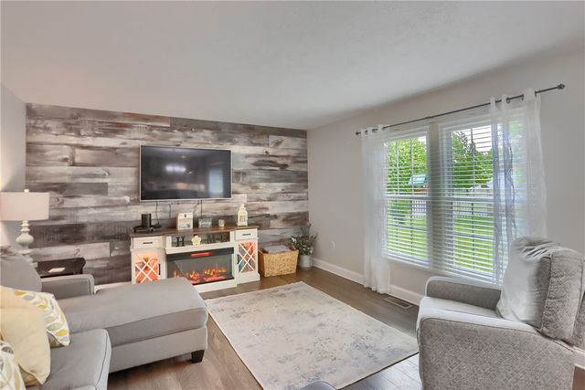 13 Bradley Ct, Cranberry Twp, PA 16066
