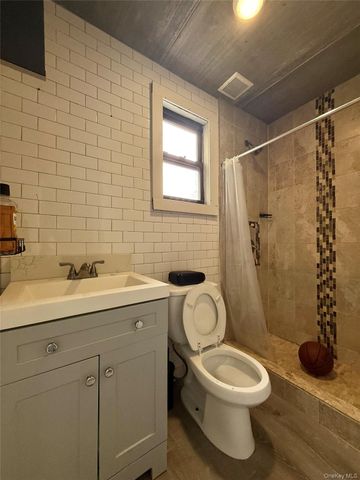 5718 79th Avenue, Glendale, NY 11385