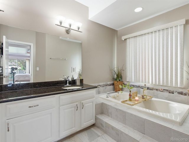 48507 Montelepre Drive, Shelby Charter Township, MI 48315