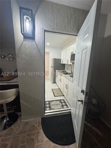 9819 NW 4th Ter 9819, Miami, FL 33172