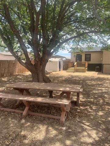 2312 N 1st Street, Tahoka, TX 79373