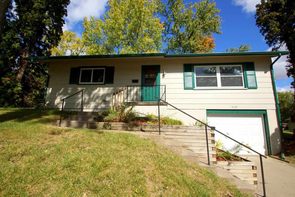 3618 Magnolia Court, Bettendorf, IA 52722