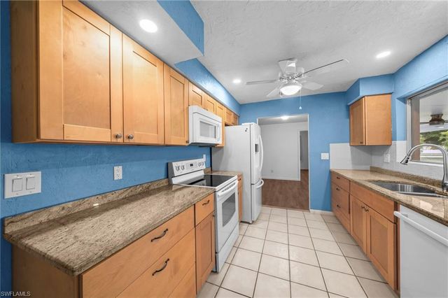 5146 Glade CT, Cape Coral, FL 33904