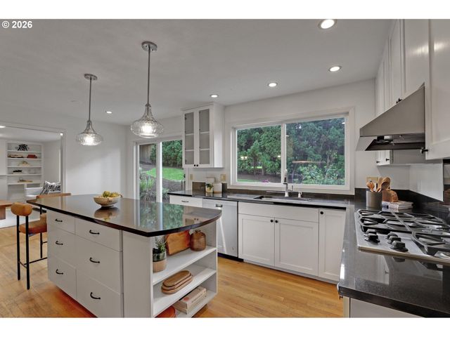 6730 Sw PRESLYNN Dr, Portland, OR 97225