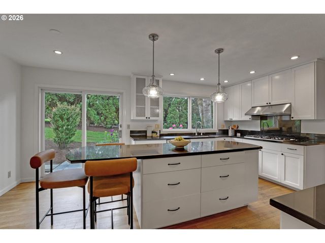 6730 Sw PRESLYNN Dr, Portland, OR 97225