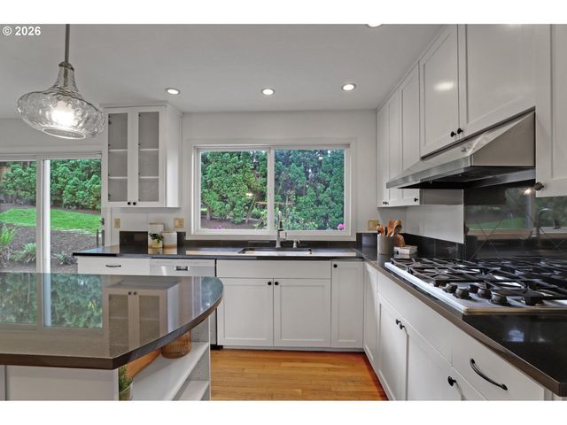 6730 Sw PRESLYNN Dr, Portland, OR 97225