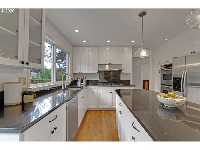 6730 Sw PRESLYNN Dr, Portland, OR 97225