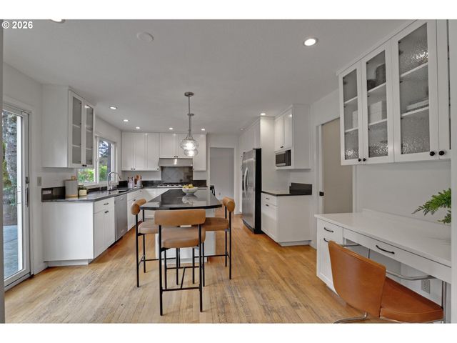 6730 Sw PRESLYNN Dr, Portland, OR 97225