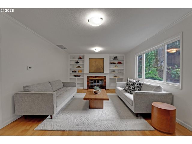 6730 Sw PRESLYNN Dr, Portland, OR 97225