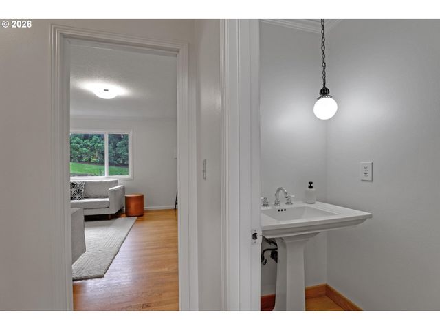 6730 Sw PRESLYNN Dr, Portland, OR 97225