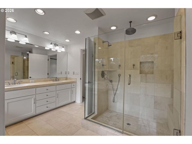 6730 Sw PRESLYNN Dr, Portland, OR 97225