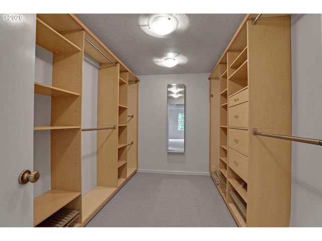 6730 Sw PRESLYNN Dr, Portland, OR 97225