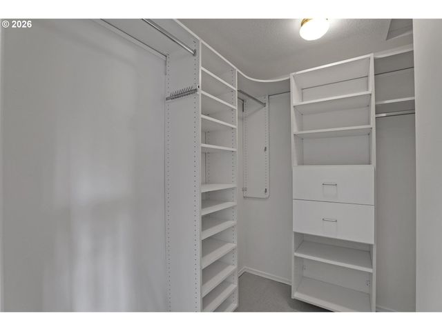 6730 Sw PRESLYNN Dr, Portland, OR 97225