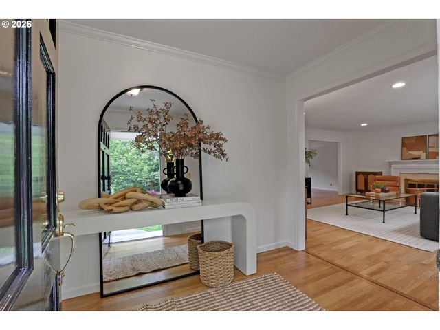 6730 Sw PRESLYNN Dr, Portland, OR 97225