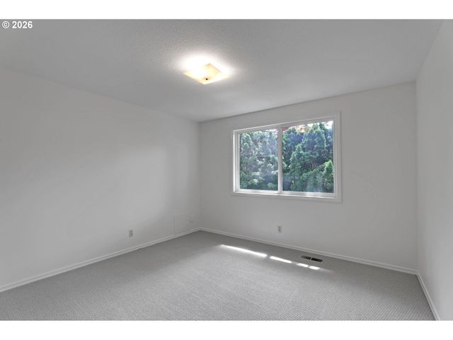 6730 Sw PRESLYNN Dr, Portland, OR 97225