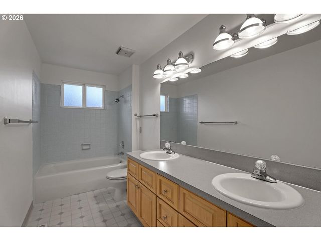 6730 Sw PRESLYNN Dr, Portland, OR 97225