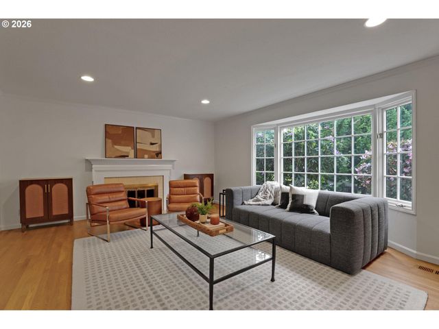 6730 Sw PRESLYNN Dr, Portland, OR 97225