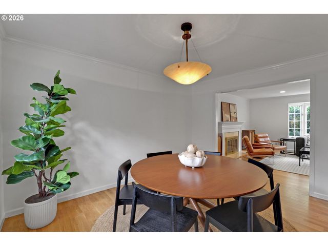 6730 Sw PRESLYNN Dr, Portland, OR 97225