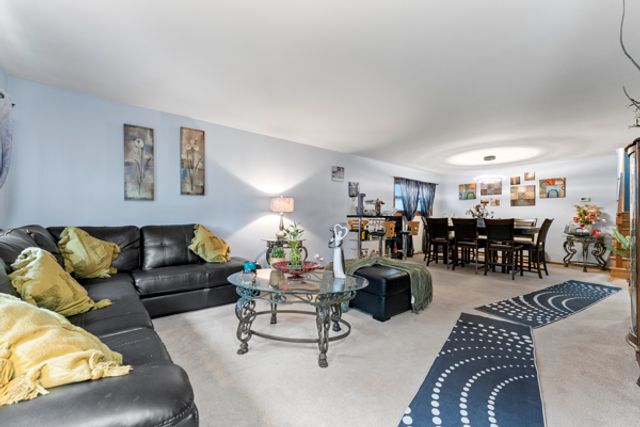 1895 Birch Street, Des Plaines, IL 60018