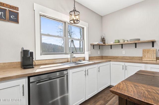 1156 Sunset Ridge Drive, Crossville, TN 38571