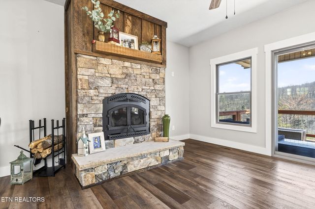 1156 Sunset Ridge Drive, Crossville, TN 38571