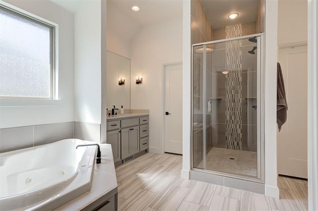 5317 Gateway Bridge Court, Edmond, OK 73034
