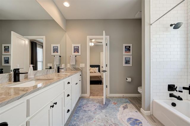 5317 Gateway Bridge Court, Edmond, OK 73034