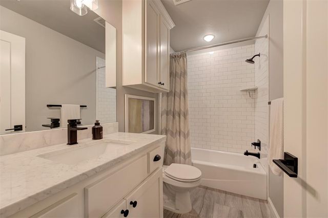 5317 Gateway Bridge Court, Edmond, OK 73034