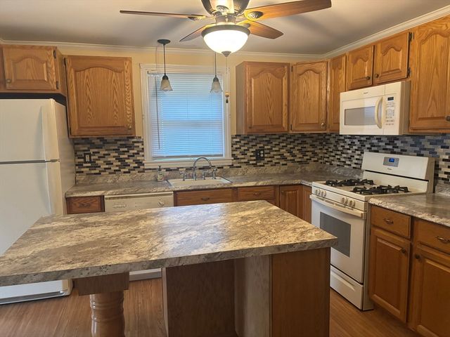 137 Appleton St, Springfield, MA 01108