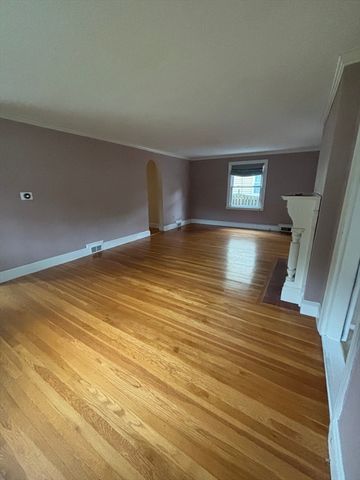 137 Appleton St, Springfield, MA 01108