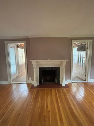 137 Appleton St, Springfield, MA 01108