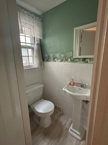 137 Appleton St, Springfield, MA 01108
