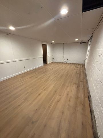 137 Appleton St, Springfield, MA 01108