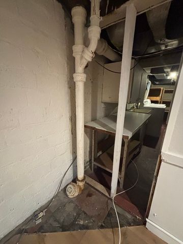 137 Appleton St, Springfield, MA 01108