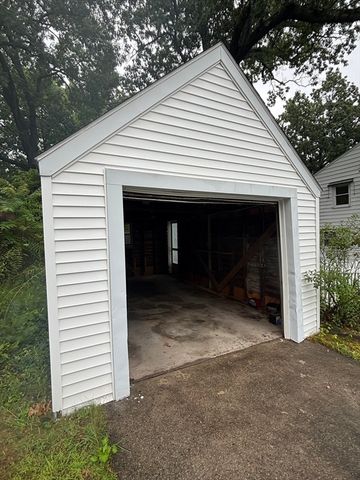 137 Appleton St, Springfield, MA 01108