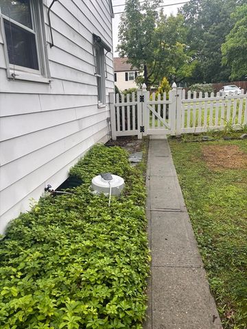 137 Appleton St, Springfield, MA 01108