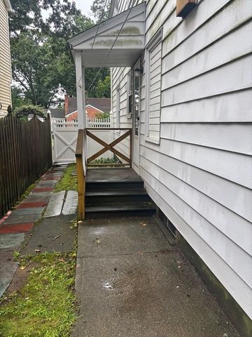 137 Appleton St, Springfield, MA 01108