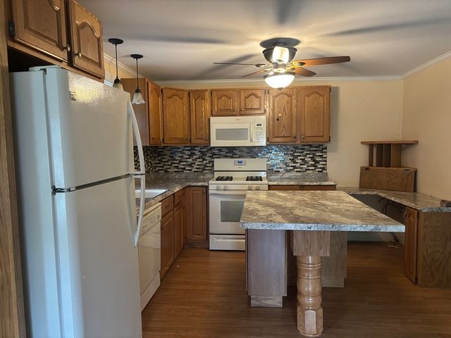 137 Appleton St, Springfield, MA 01108