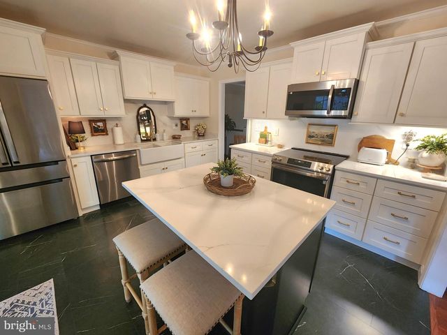 14464 LIPSCOMB HILL LN, Milford, VA 22514