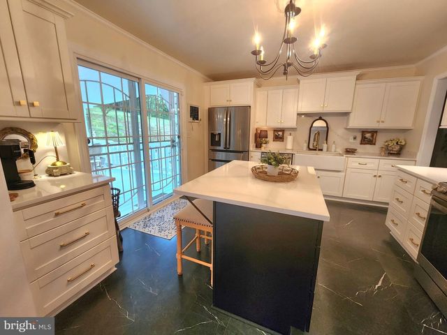 14464 LIPSCOMB HILL LN, Milford, VA 22514