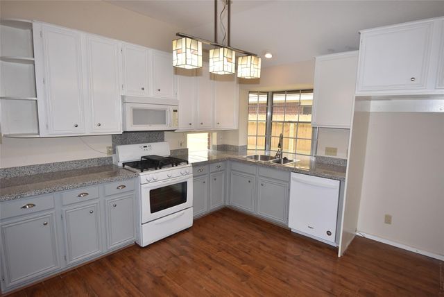 7910 Park Hollow Court, Houston, TX 77095