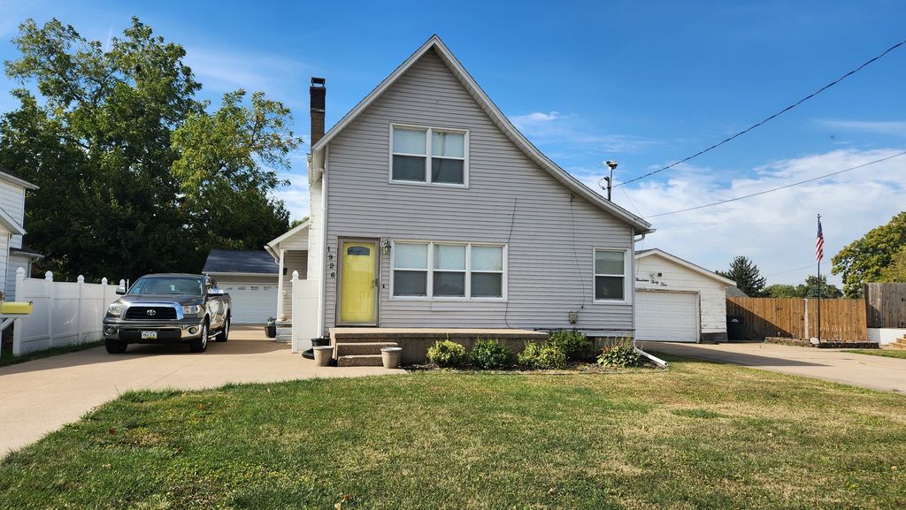 1926 N 5th Street, Clinton, IA 52732