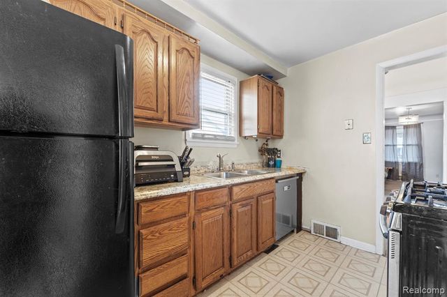 13656 Ward Street, Southgate, MI 48195