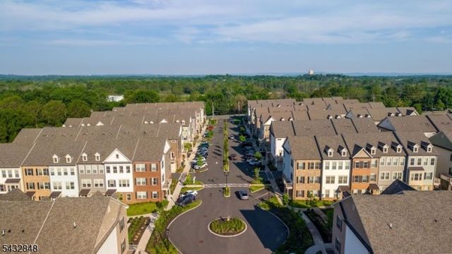 20 Gala Ct, Livingston Twp., NJ 07039