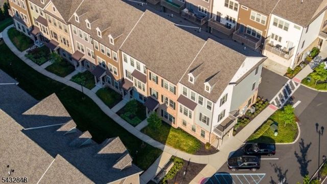 20 Gala Ct, Livingston Twp., NJ 07039