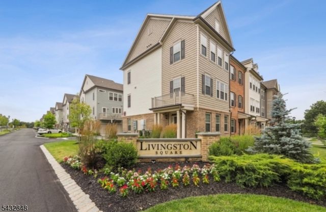 20 Gala Ct, Livingston Twp., NJ 07039