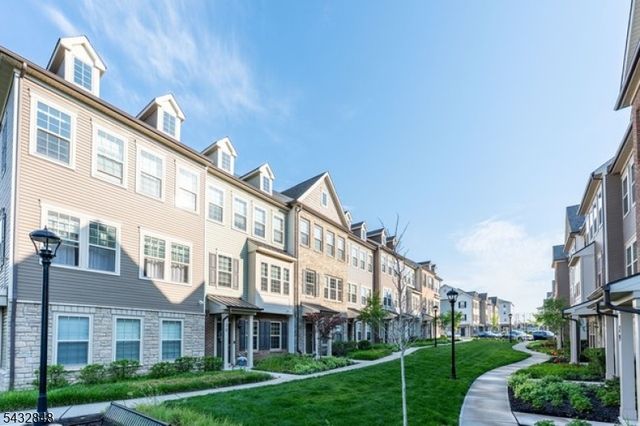 20 Gala Ct, Livingston Twp., NJ 07039