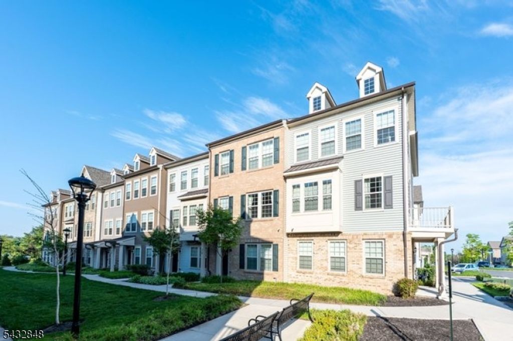 20 Gala Ct, Livingston Twp., NJ 07039