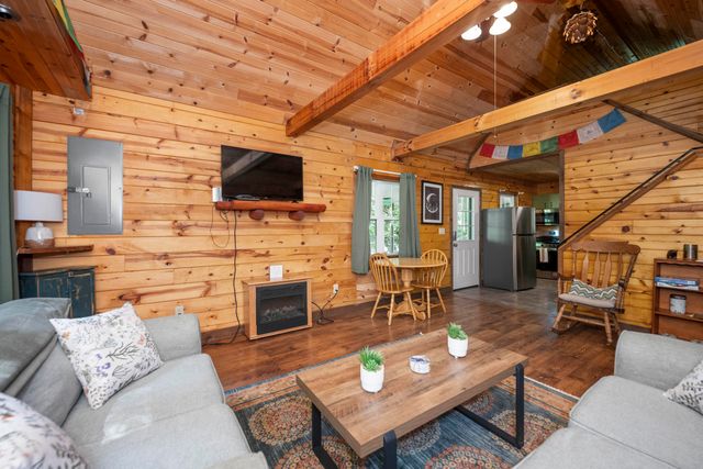 3556 Right Fork Fixer Road, Zoe, KY 41397